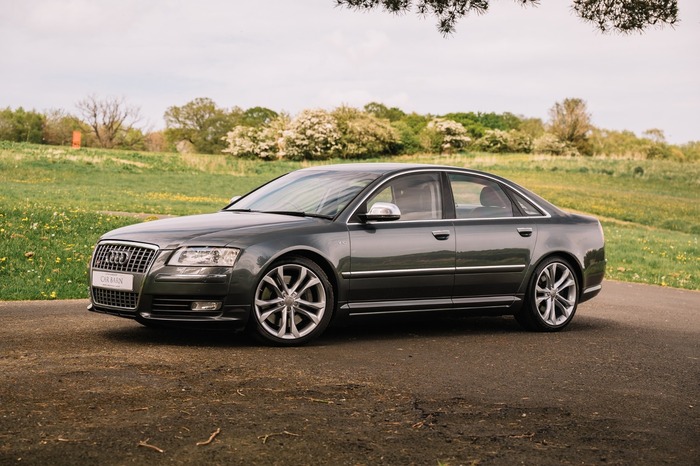Audi S8 5.2 V10